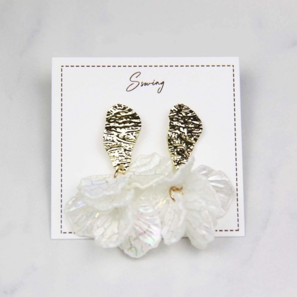 Anti-allergy Shell Detailed Dangle Earrings - Picture 3 of 4